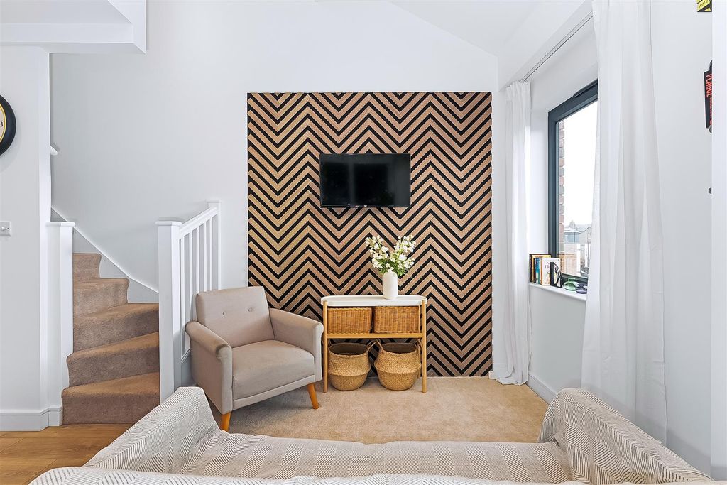 Property photo 2 of 15 Kitchen/Reception Room