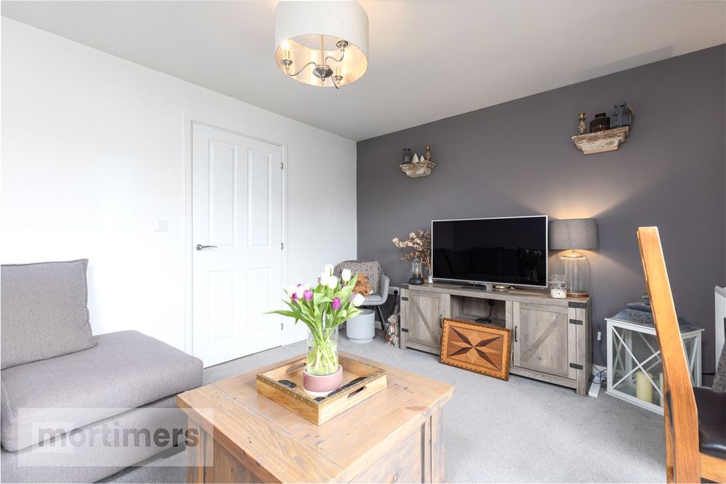 Property photo 2 of 22 Living Room