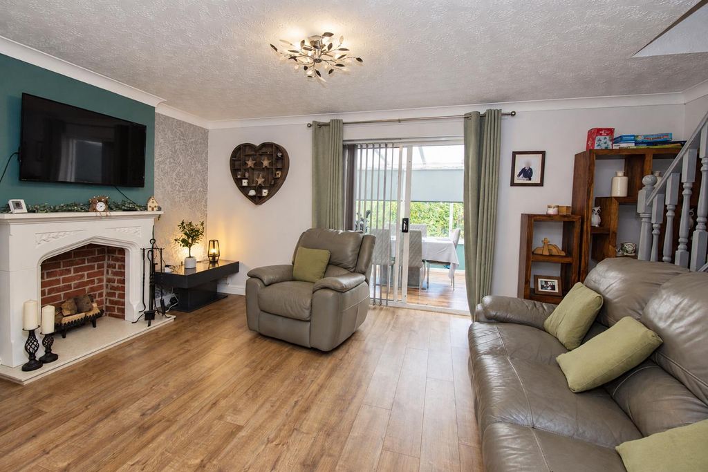 Property photo 3 of 17