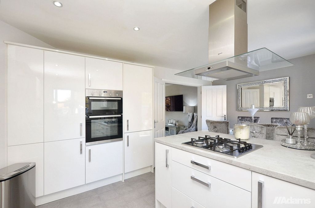 Property photo 2 of 27