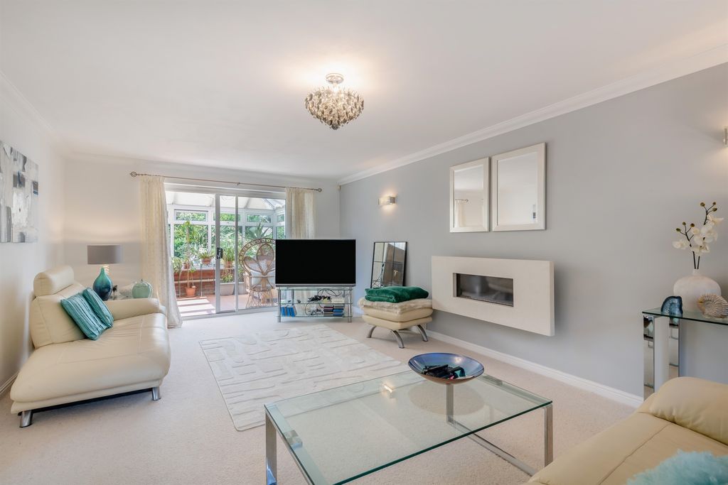 Property photo 2 of 14