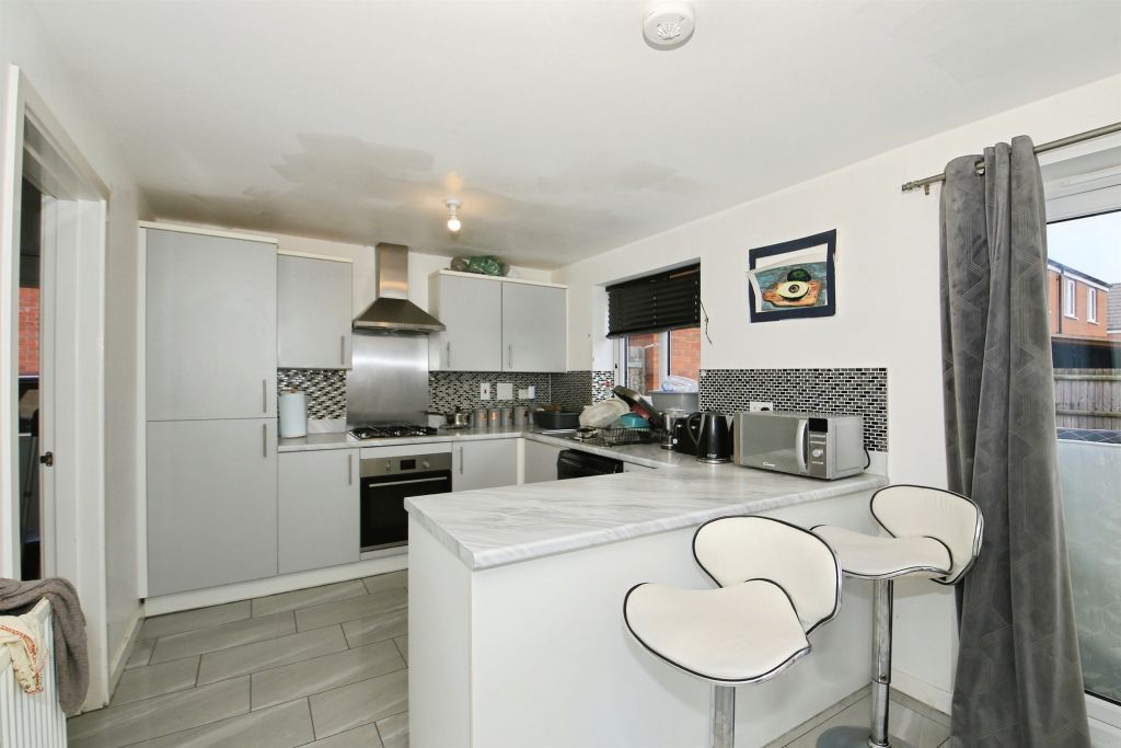 Property photo 2 of 21