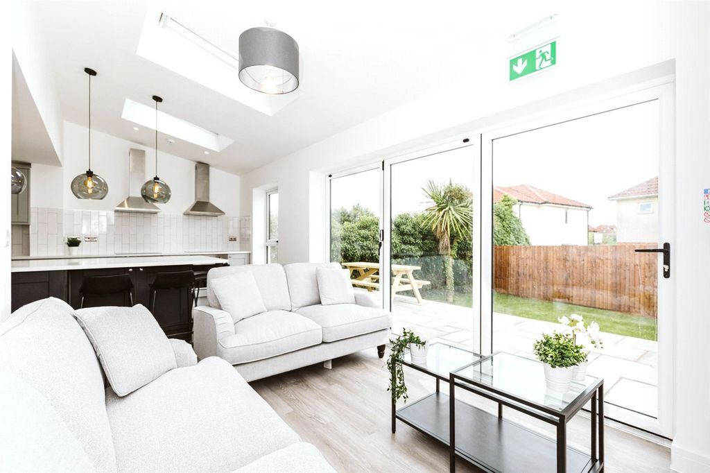 Property photo 3 of 20 Picture No. 02