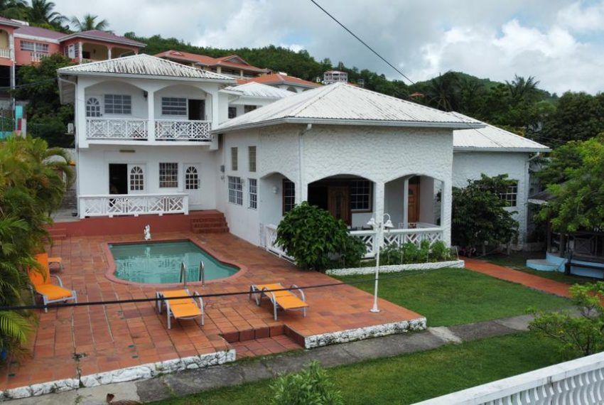 Property photo 2 of 11