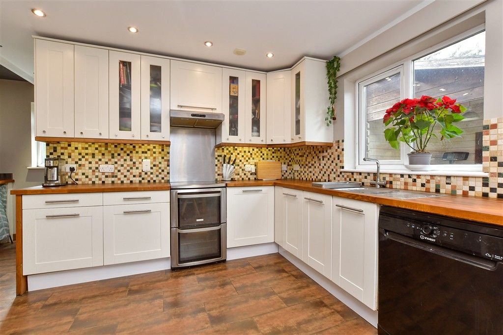 Property photo 2 of 26 Kitchen