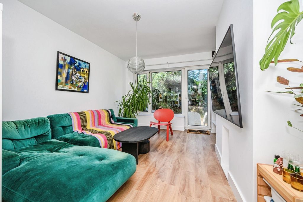 Property photo 2 of 12 Pbox-Img.Jpg