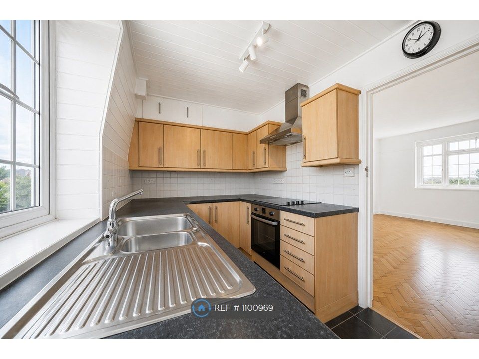 Property photo 3 of 8 Kitchen