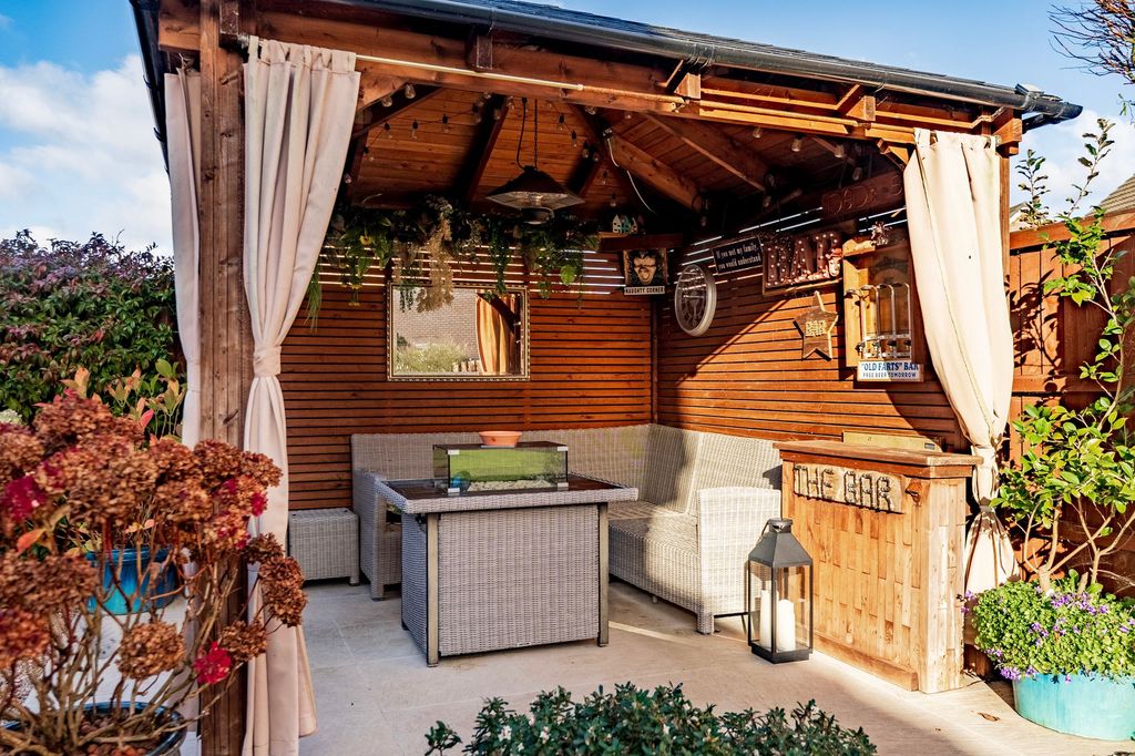 Property photo 2 of 22