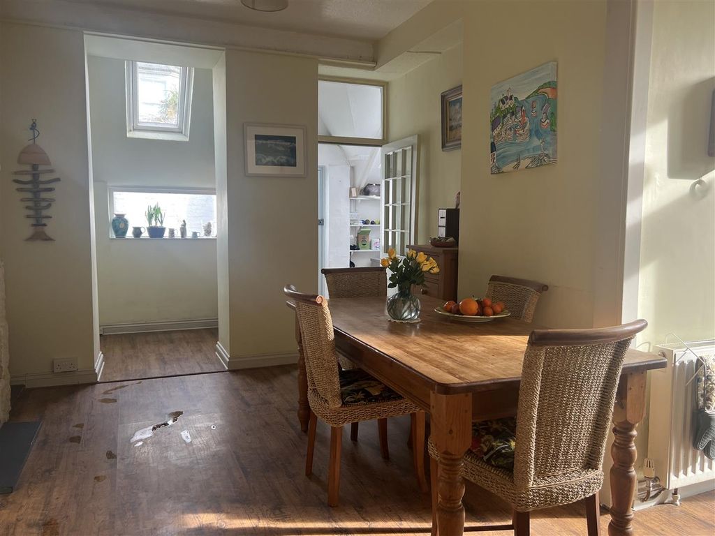 Property photo 3 of 33 Dining Area