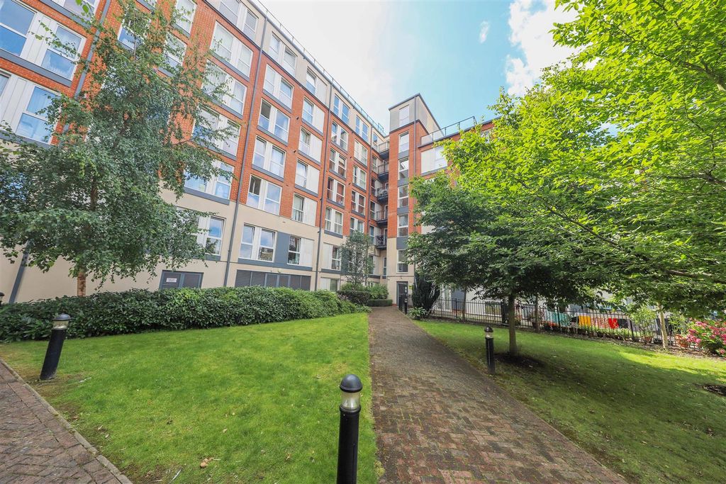 Property photo 1 of 11