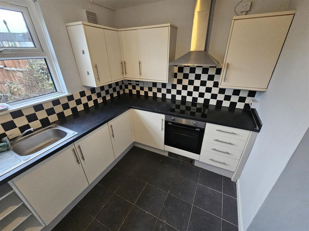 Property photo 3 of 16 Kitchen