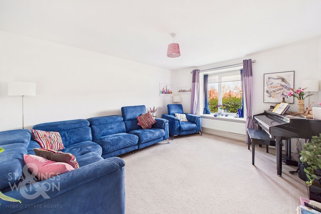 Property photo 3 of 25