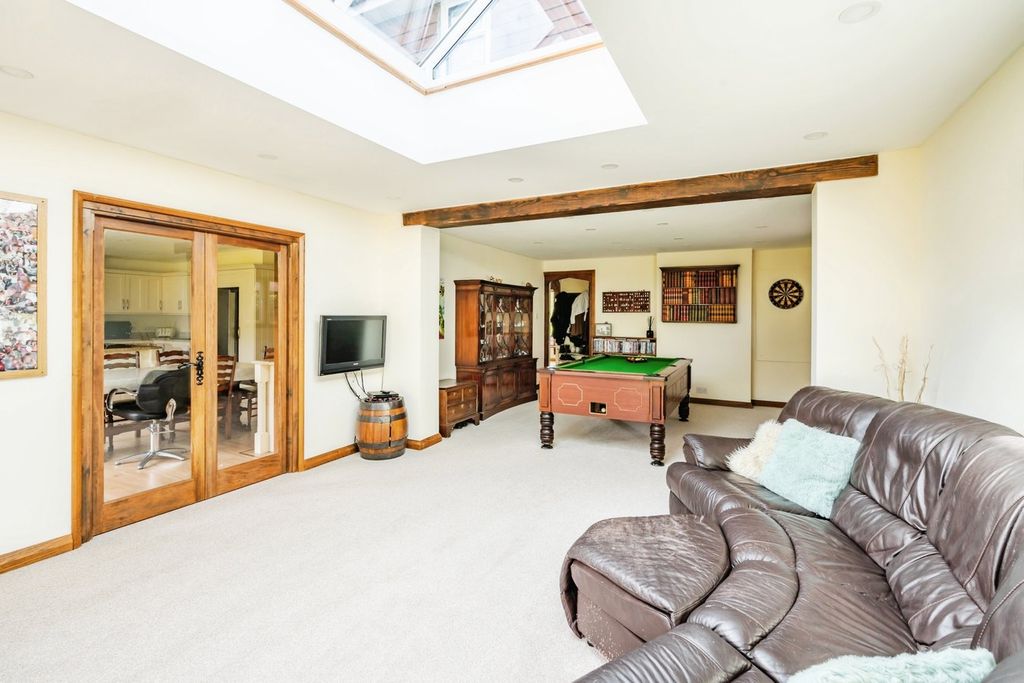 Property photo 3 of 35