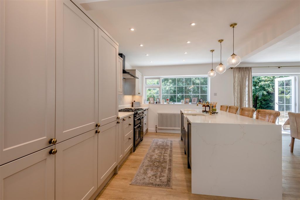 Property photo 3 of 27 8697407-Interior10.Jpg