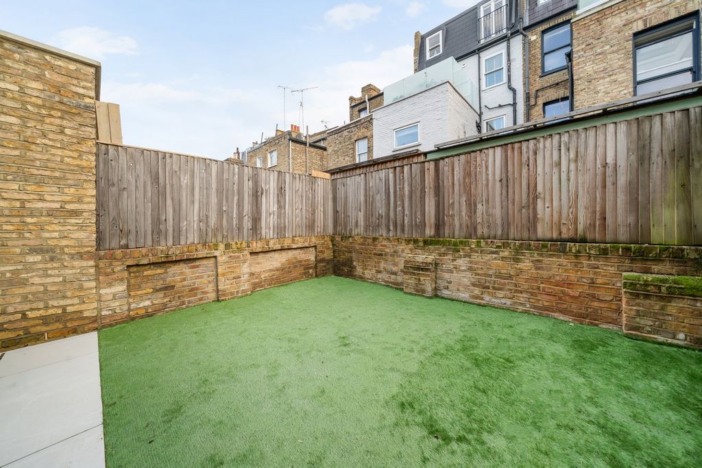 Property photo 3 of 11