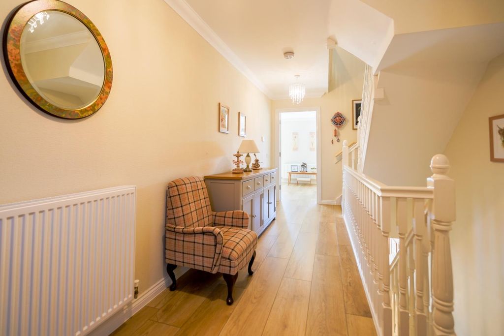 Property photo 3 of 14 Hallway