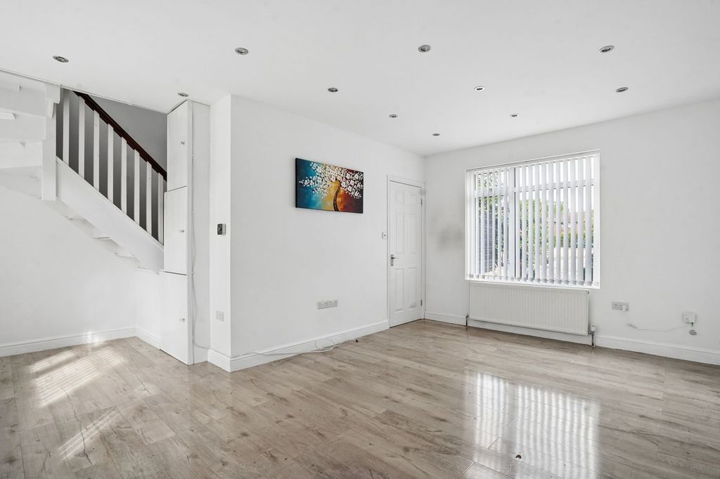 Property photo 2 of 39