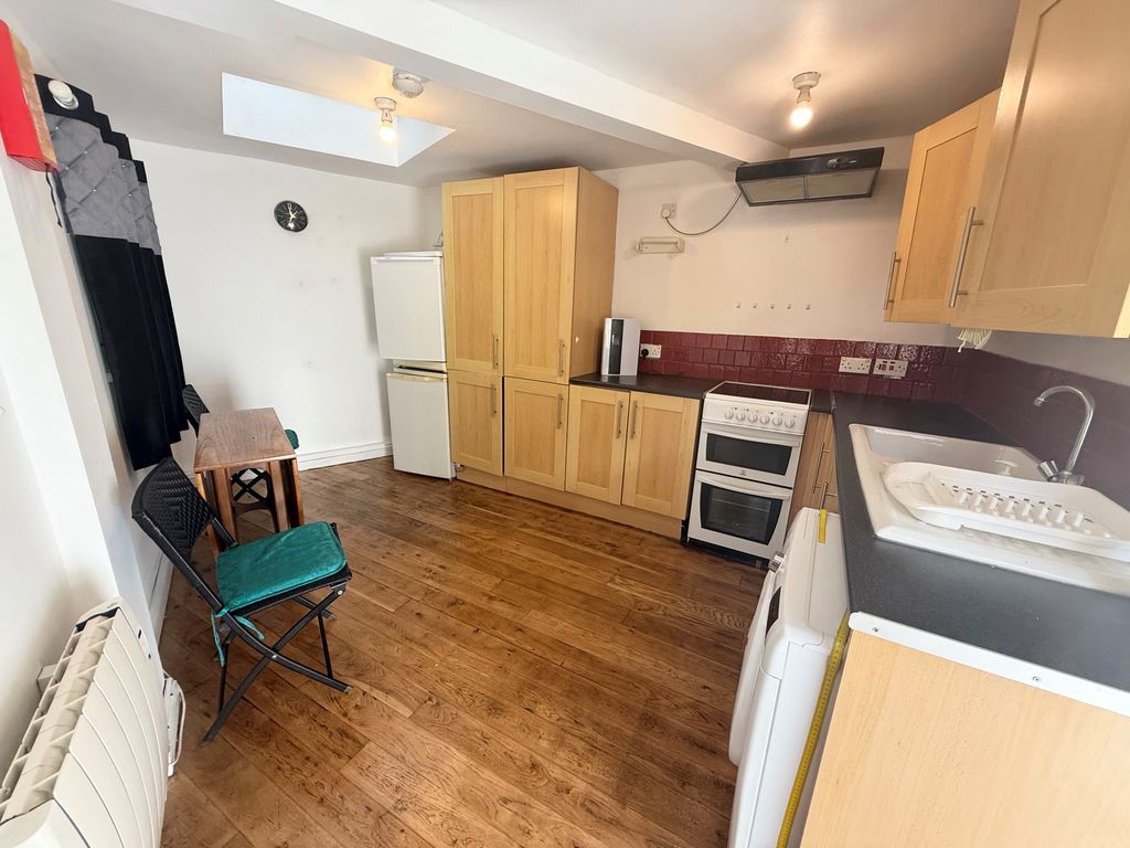 Property photo 2 of 6 4