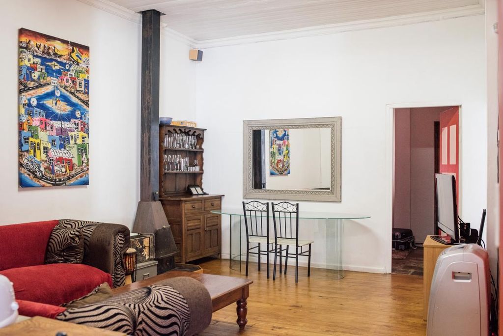 Property photo 2 of 10 St1376350