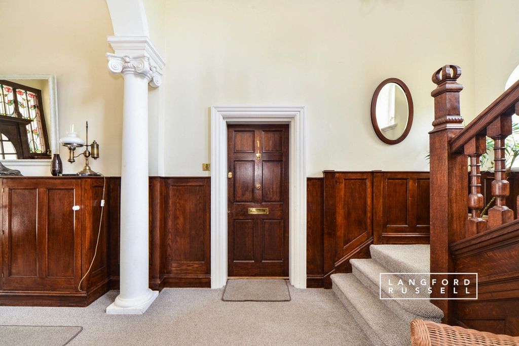 Property photo 2 of 17 Hallway