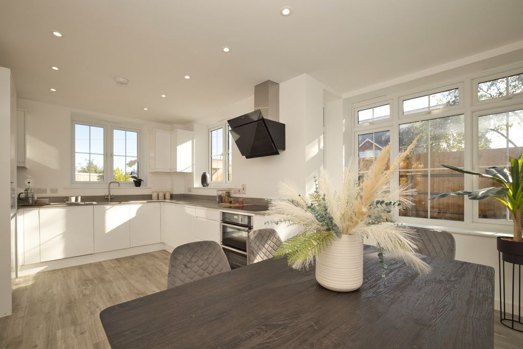 Property photo 3 of 28 Picture 3