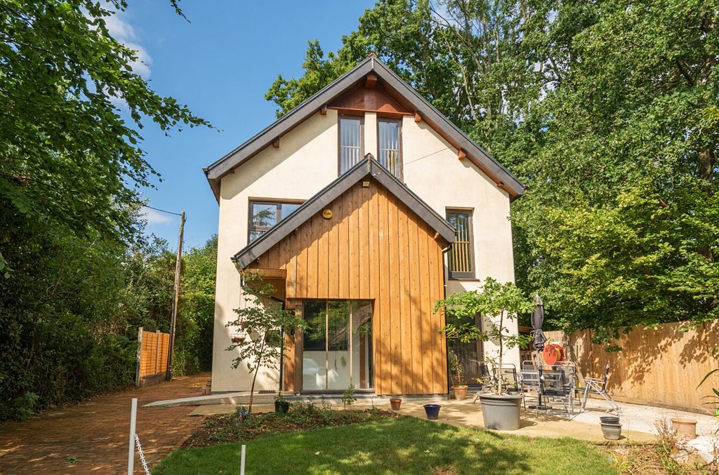 Property photo 1 of 21 1332899-29-688Ca1...