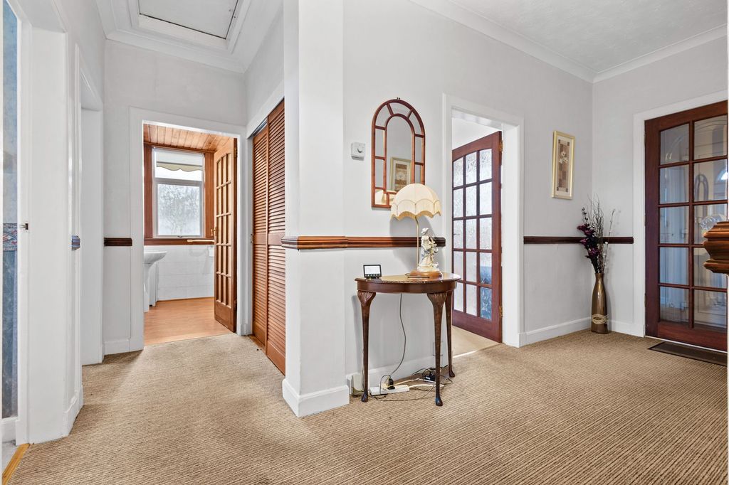 Property photo 3 of 34