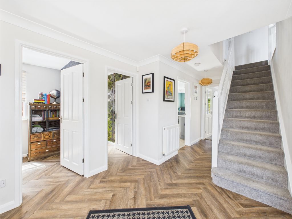 Property photo 3 of 30 Cam04922G0-Pr0028-Still008