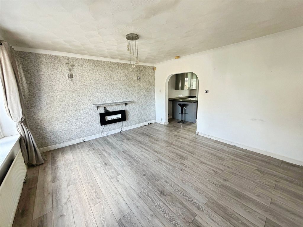 Property photo 2 of 14 Lounge
