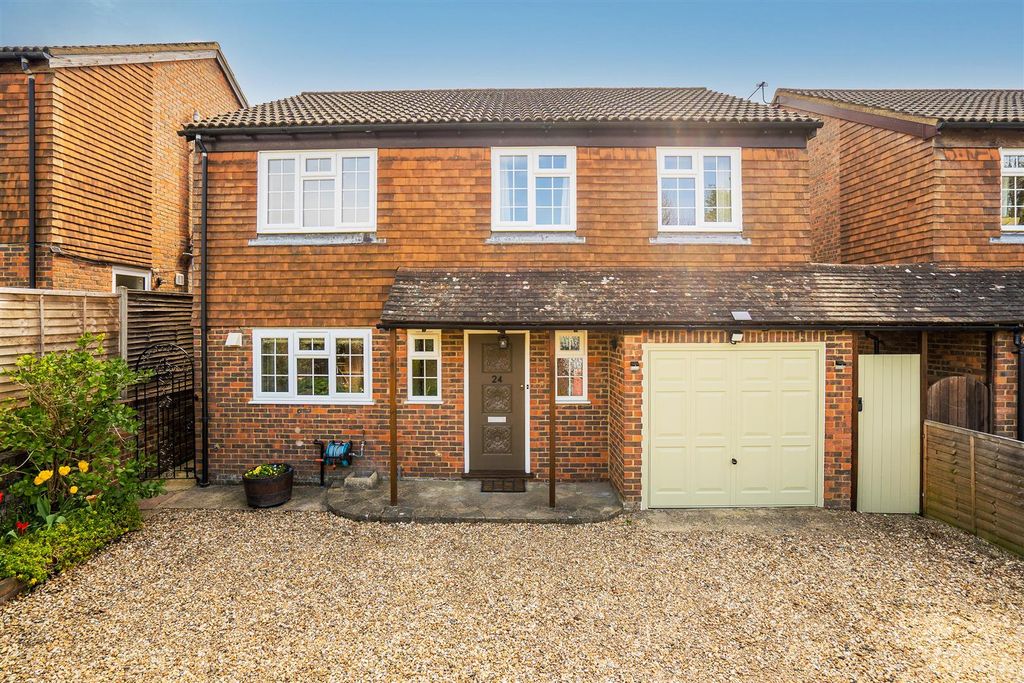 Property photo 2 of 15 24 Maybrook Gardens-14.Jpg