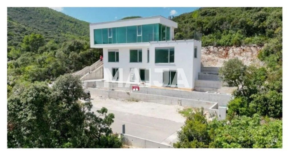 Property photo 2 of 28