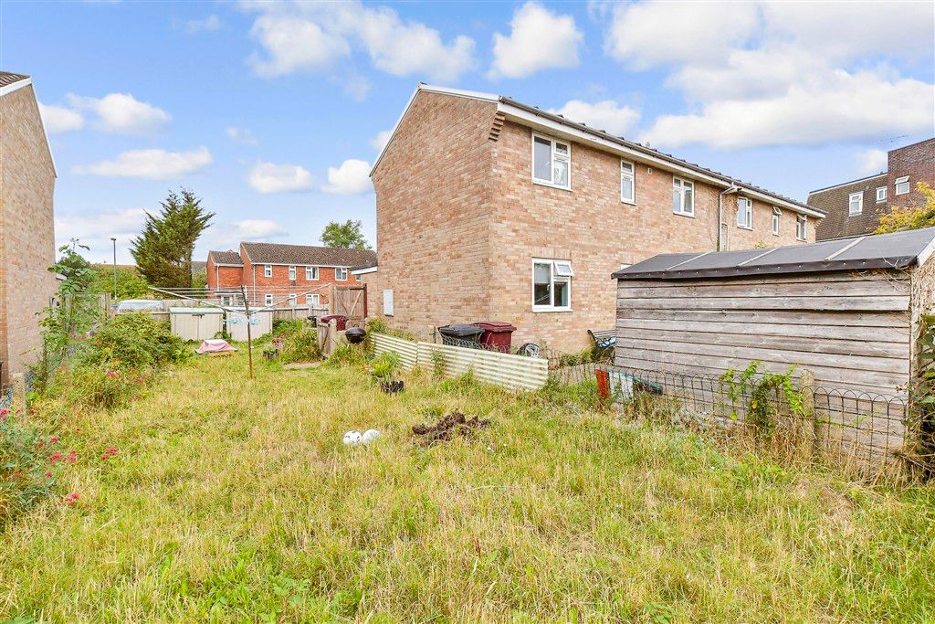 Property photo 3 of 7 Side Garden