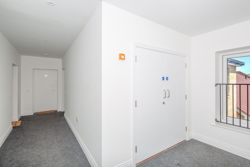 Property photo 3 of 17 Communal Hallway