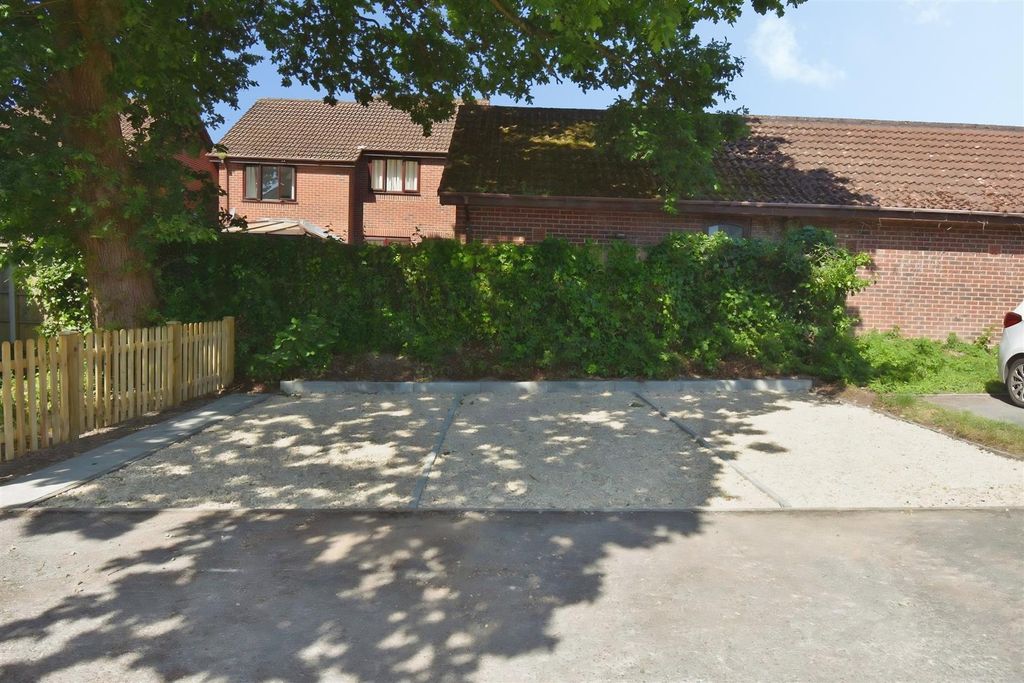Property photo 3 of 9 0937Cdea-CC 20Parking.Jpg