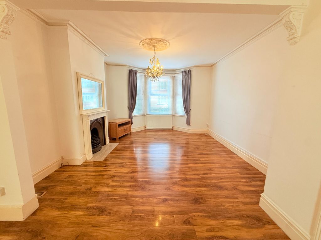 Property photo 2 of 15 5539812
