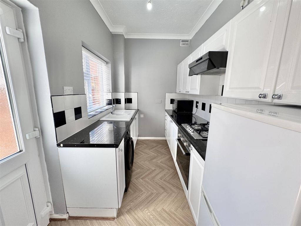 Property photo 3 of 16 Kitchen