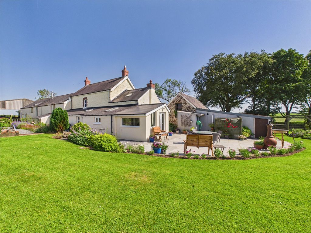 Property photo 3 of 42 Picture No. 37