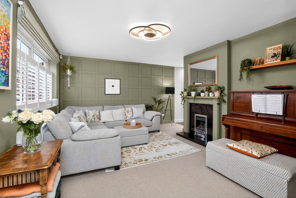 Property photo 2 of 20 Living Room