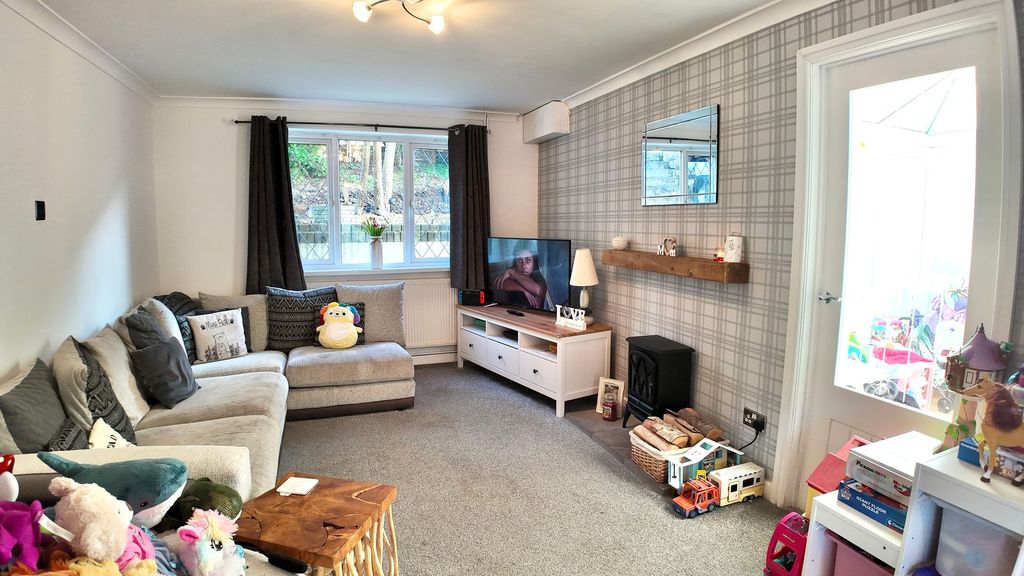 Property photo 3 of 31