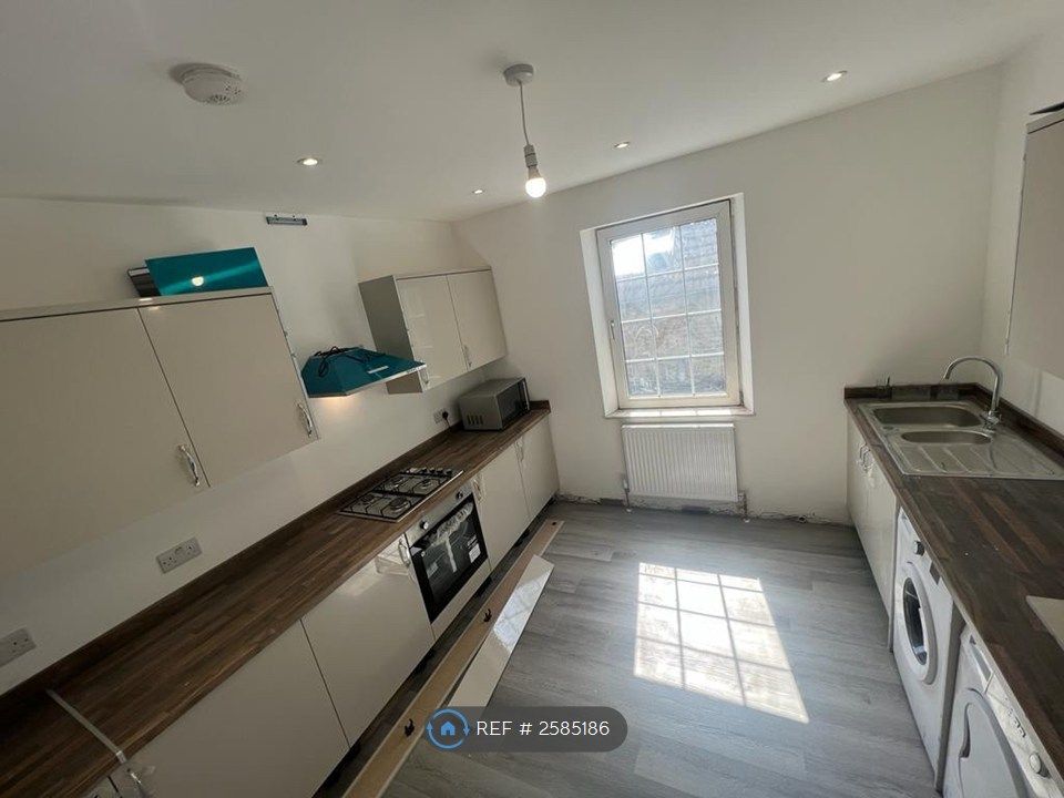 Property photo 2 of 9 Kitchen