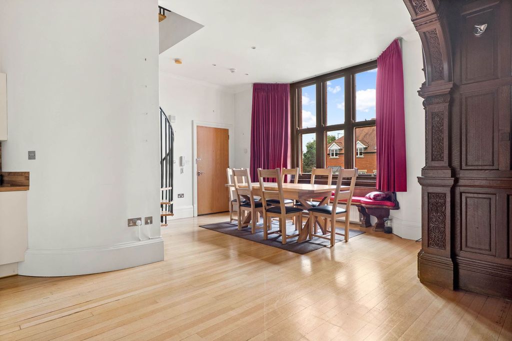 Property photo 3 of 11