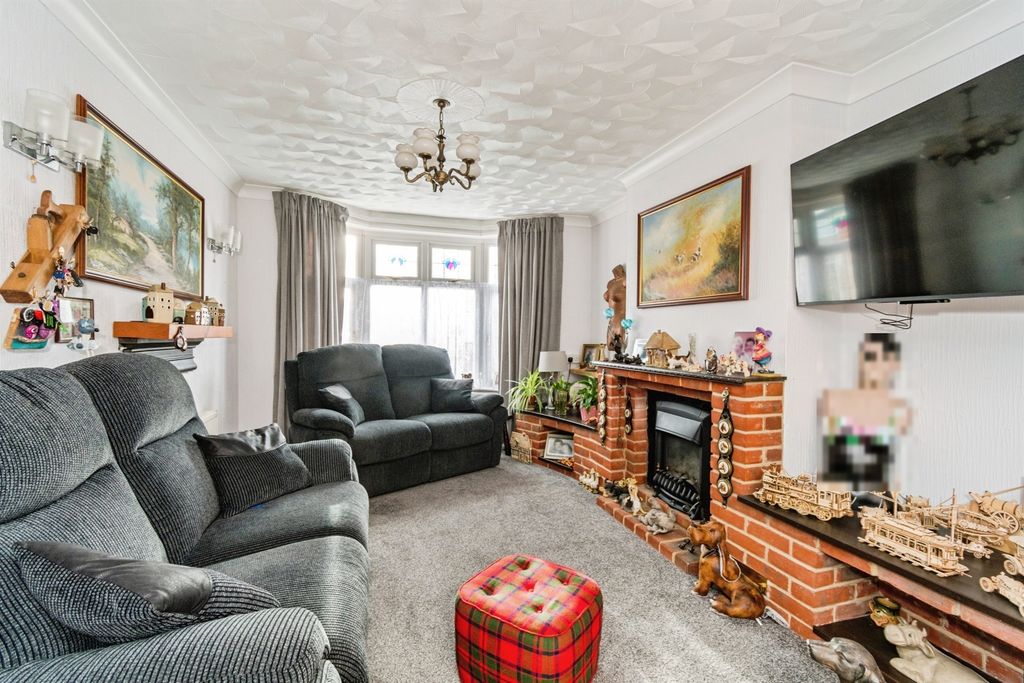 Property photo 2 of 19