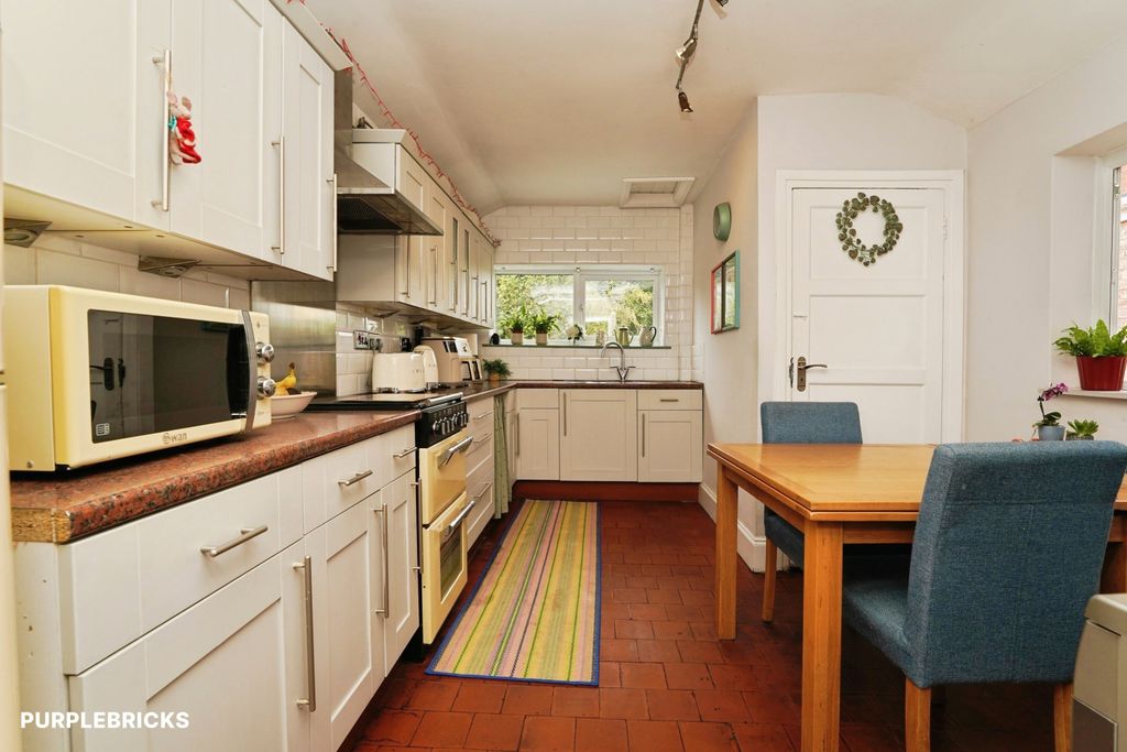 Property photo 3 of 25 Kitchen/Dining Room