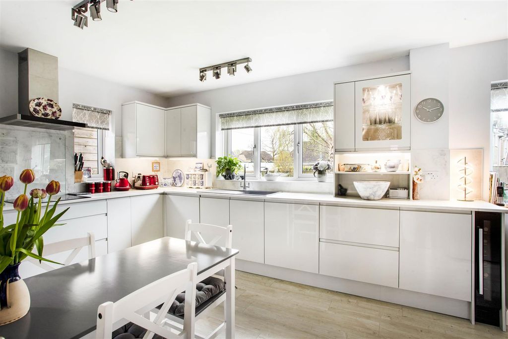 Property photo 3 of 21