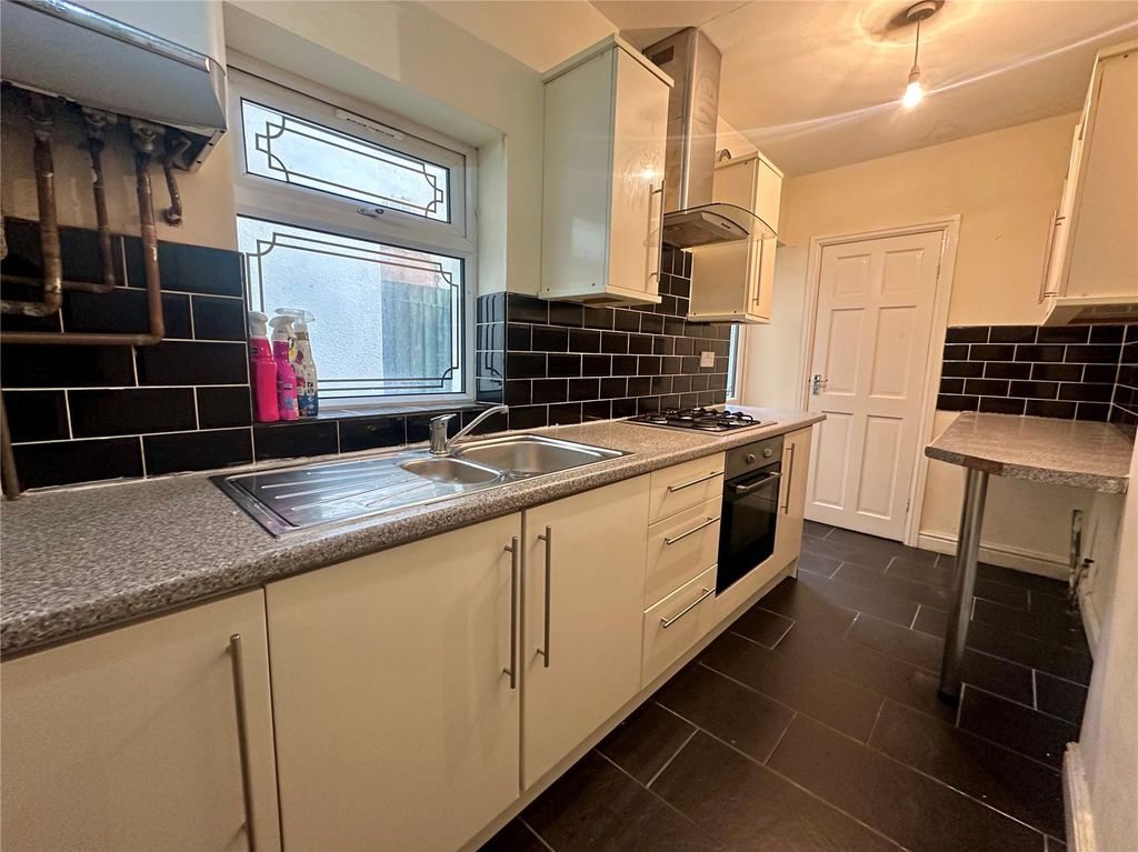 Property photo 2 of 14 Picture No. 17