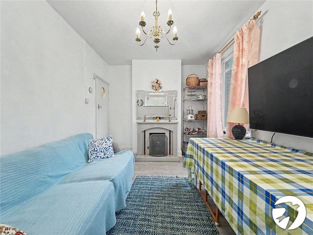 Property photo 2 of 9 Lounge