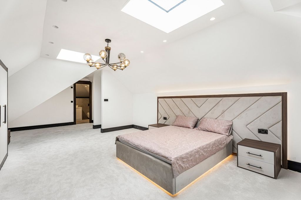 Additional image 9 of 5 bed detached house for salePipers Green Lane, Edgware HA8