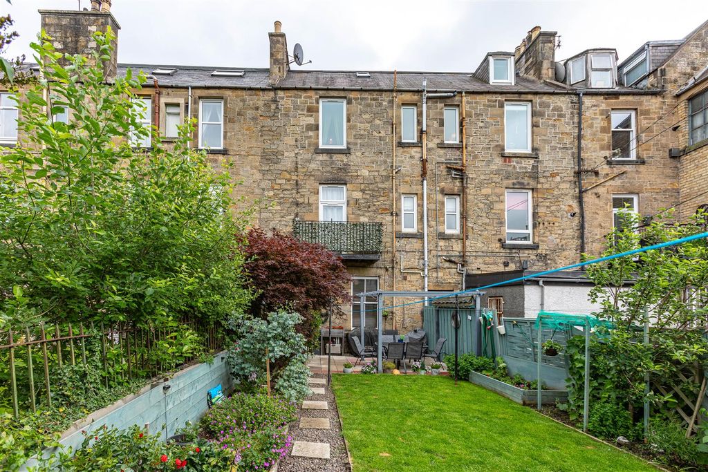 Property photo 2 of 29 12-2 North Bridge Street Hawick 53.Jpg