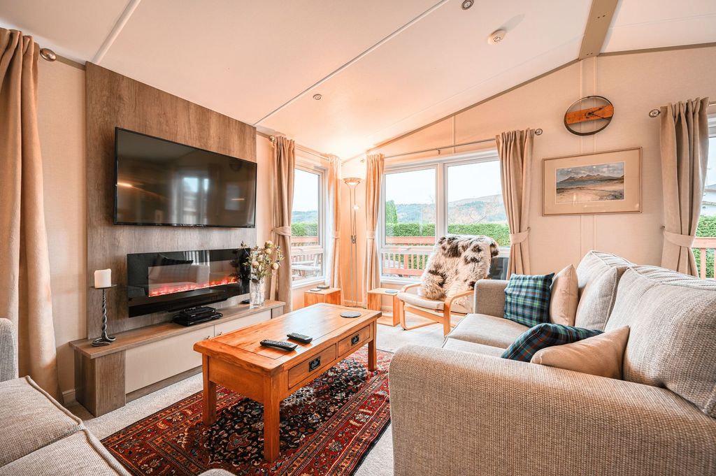 Property photo 2 of 27 Lounge