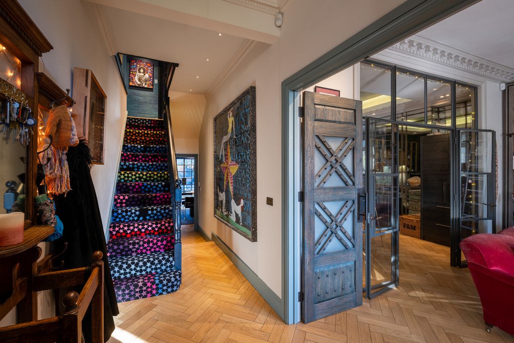 Property photo 2 of 24